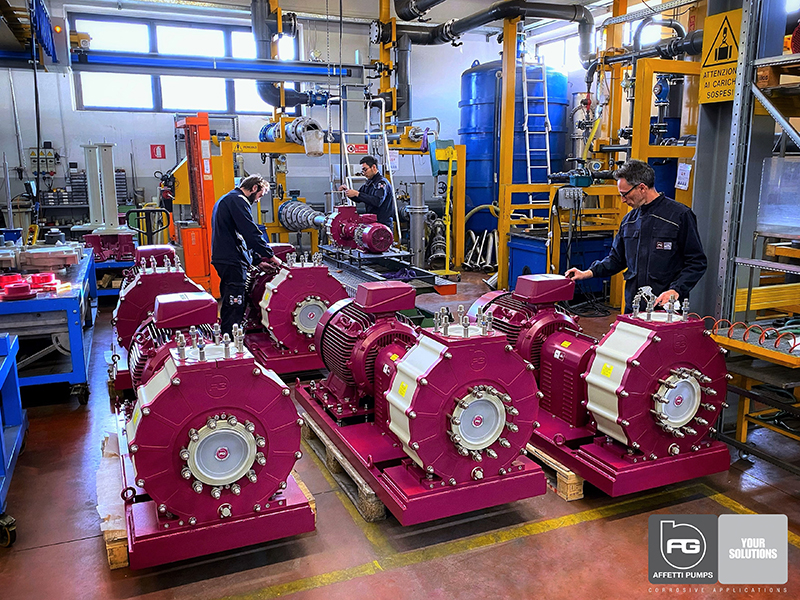 Montering og kvalitetskontrol af Affetti CGI-S-centrifugalpumper i Affetti Pumps' værksted før levering af kundetilpassede drop-in-pumper.